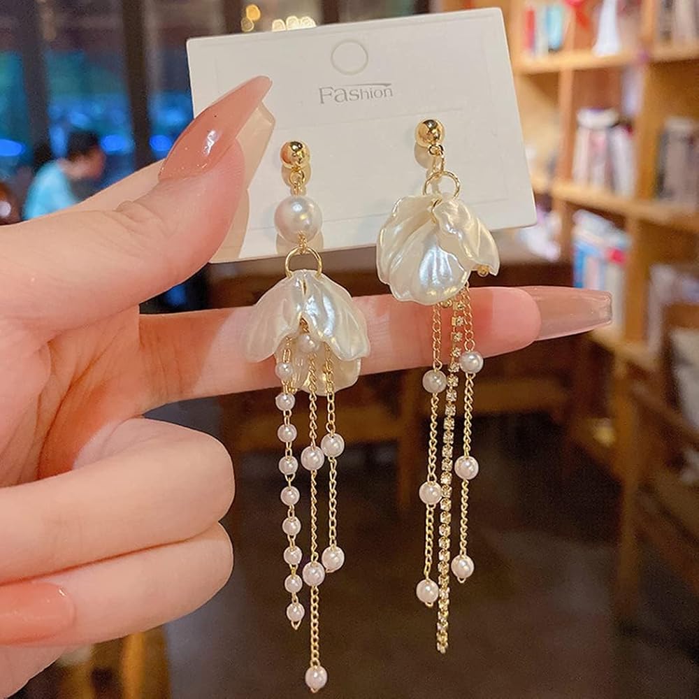 Amazon | KRUCKEL 揺れる ピアス ロング 花 パール 上品